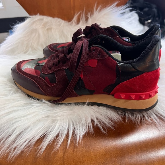 Valentino Garavani rockstud leather & suede camo sneakers. Size 38 (US sz 7.5-8) - Picture 8 of 12